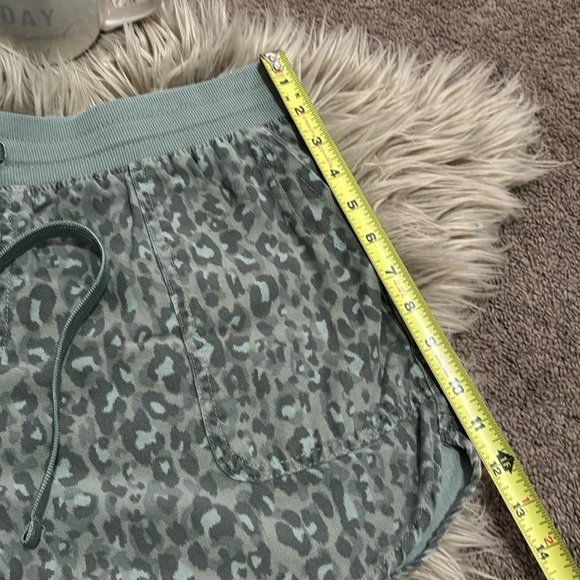 Maurice’s Shorts-Sz L-Green Camo-Cotton/Lyocell Blend-Drawstring Waist-EUC - Picture 9 of 15